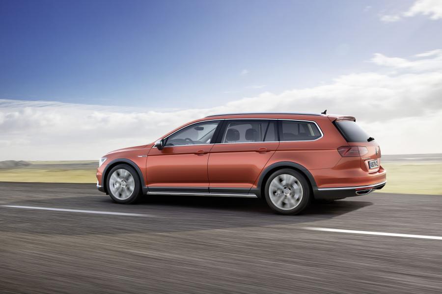  Volkswagen Passat Alltrack 2015 года  (фото 12 из 21)